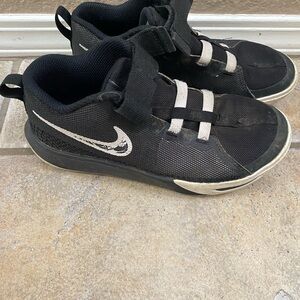 Nike Kids Kyrie flytrap Black Athletic Sneakers